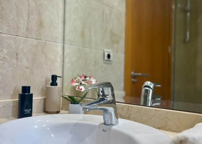 Penthouse With Private Solarium - Pool & Free Parking 아파트 *