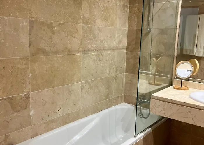 Penthouse With Private Solarium - Pool & Free Parking 아파트 *