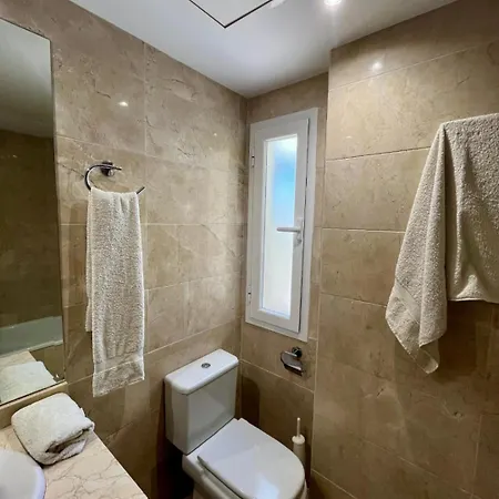 Penthouse With Private Solarium - Pool & Free Parking