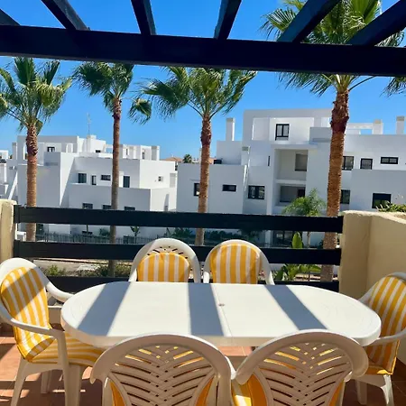 Penthouse With Private Solarium - Pool & Free Parking Apartment *