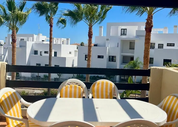 Penthouse With Private Solarium - Pool & Free Parking Apartment *