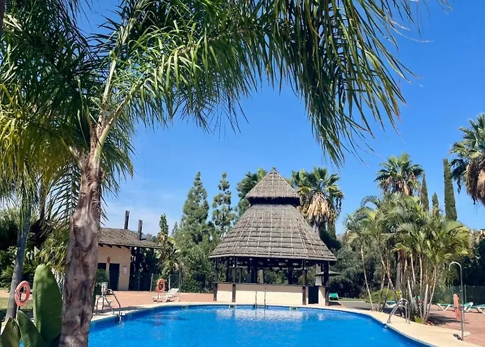 Penthouse With Private Solarium - Pool & Free Parking *